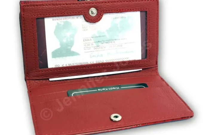 Jennifer Jones </br> <div class="adrianoss-model">5245-2</div>