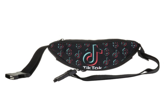 Adrianoss </br> <div class="adrianoss-model"> Tik Tok 3</div>