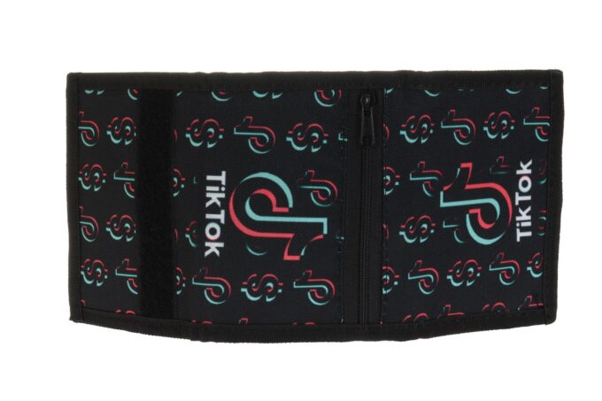 Adrianoss </br> <div class="adrianoss-model"> Tik Tok 1 </div>