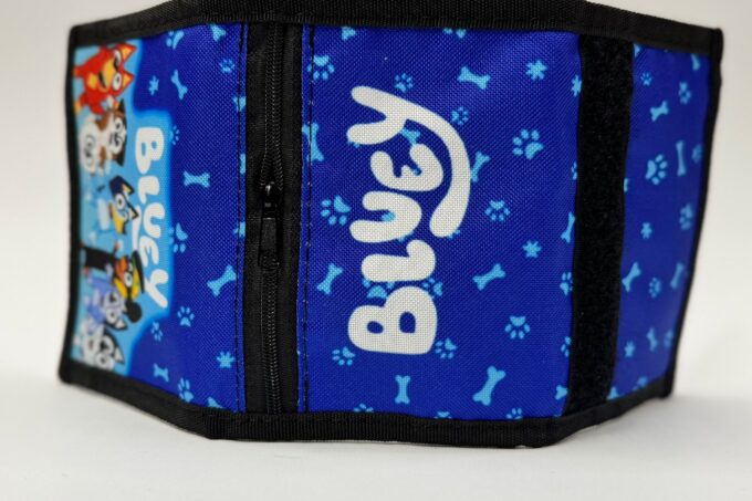 Adrianoss </br> <div class="adrianoss-model"> BLUEY </div>