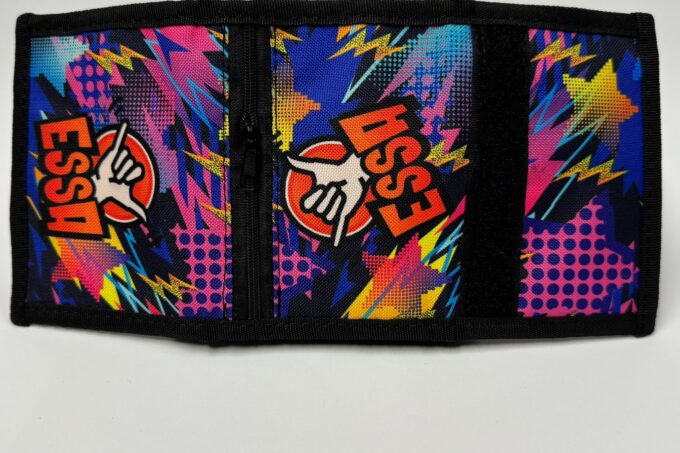 Adrianoss </br> <div class="adrianoss-model"> ESSA</div>