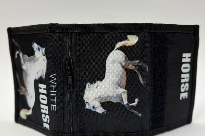 Adrianoss </br> <div class="adrianoss-model"> WHITE HORSE </div>