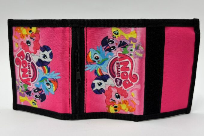 Adrianoss </br> <div class="adrianoss-model"> MY LITTLE PONY </div>