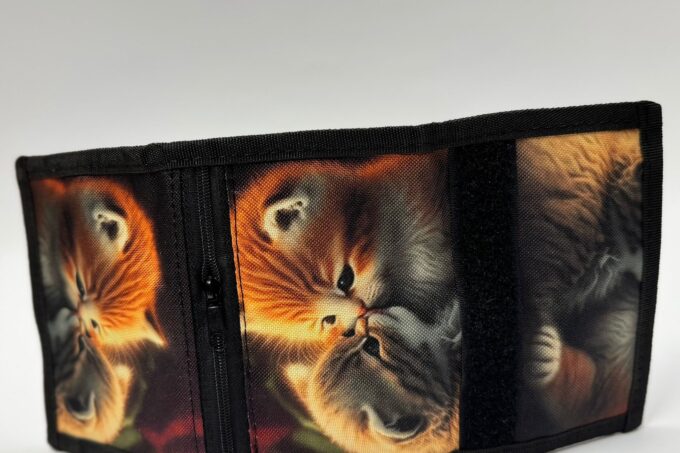 Adrianoss </br> <div class="adrianoss-model"> KOT </div>