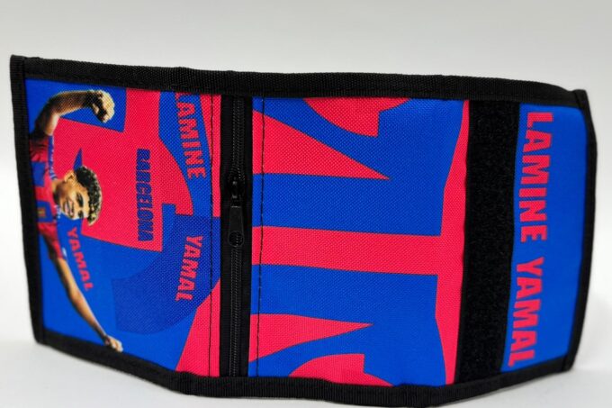 Adrianoss </br> <div class="adrianoss-model"> LAMINE YAMAL</div>