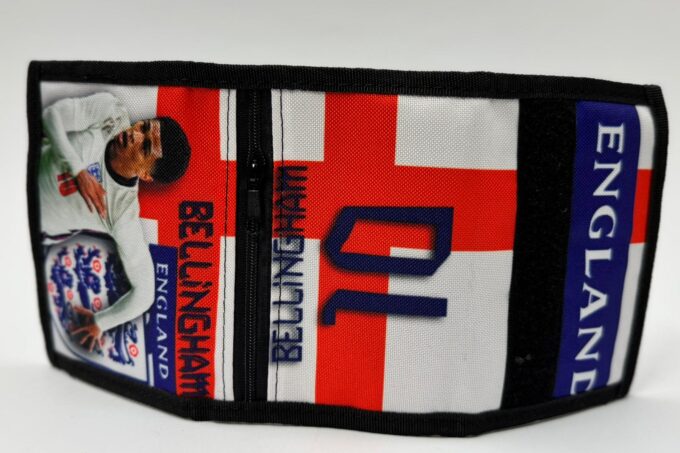 Adrianoss </br> <div class="adrianoss-model"> BELLINGHAM </div>