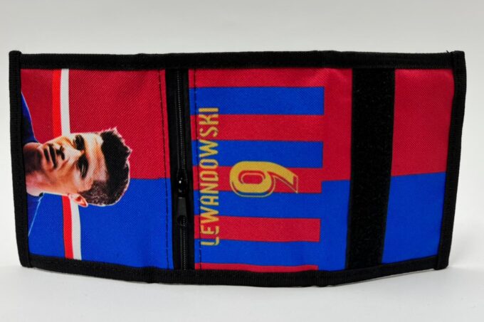 Adrianoss </br> <div class="adrianoss-model"> LEWANDOWSKI </div>