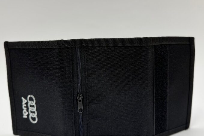 Adrianoss </br> <div class="adrianoss-model"> AUDI</div>