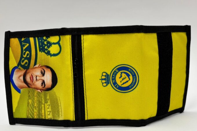 Adrianoss </br> <div class="adrianoss-model"> RONALDO</div>