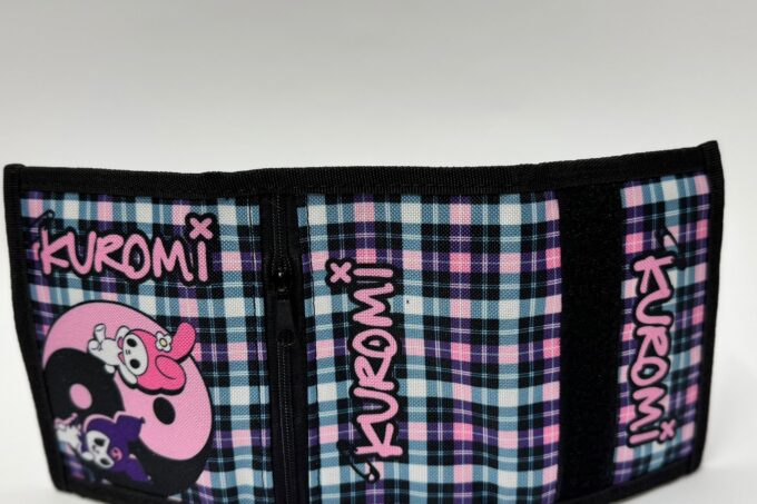 Adrianoss </br> <div class="adrianoss-model"> KUROMI </div>