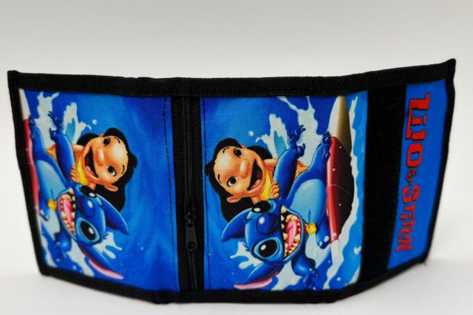 Adrianoss </br> <div class="adrianoss-model"> LILO & STITCH </div>