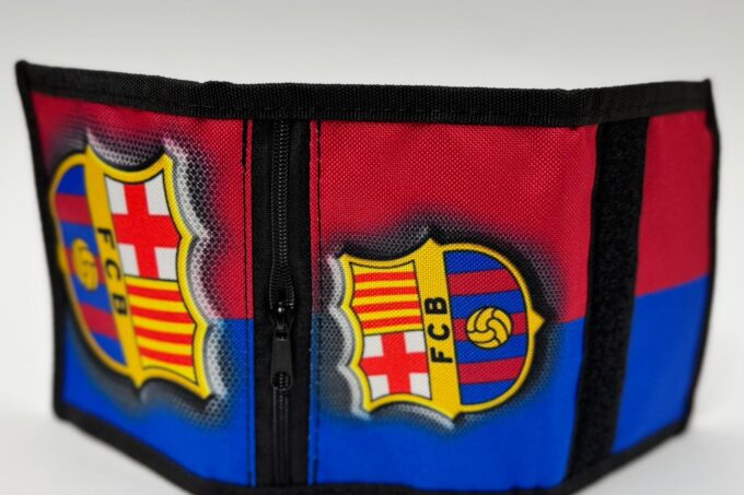 Adrianoss </br> <div class="adrianoss-model"> FCB</div>