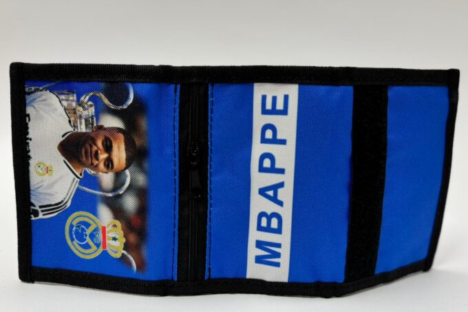 Adrianoss </br> <div class="adrianoss-model"> MBAPPE </div>