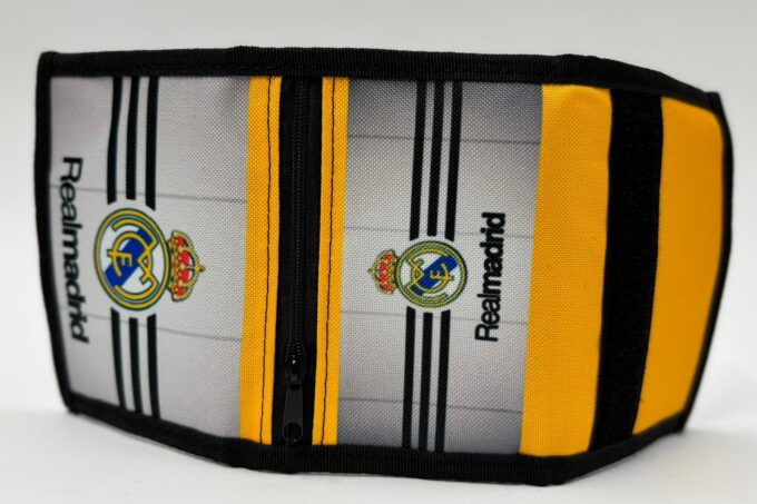 Adrianoss </br> <div class="adrianoss-model"> REALMADRID </div>