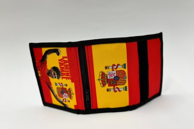 Adrianoss </br> <div class="adrianoss-model"> LAMINE YAMAL </div>