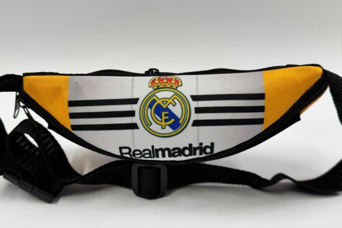 Adrianoss </br> <div class="adrianoss-model"> REALMADRID</div>