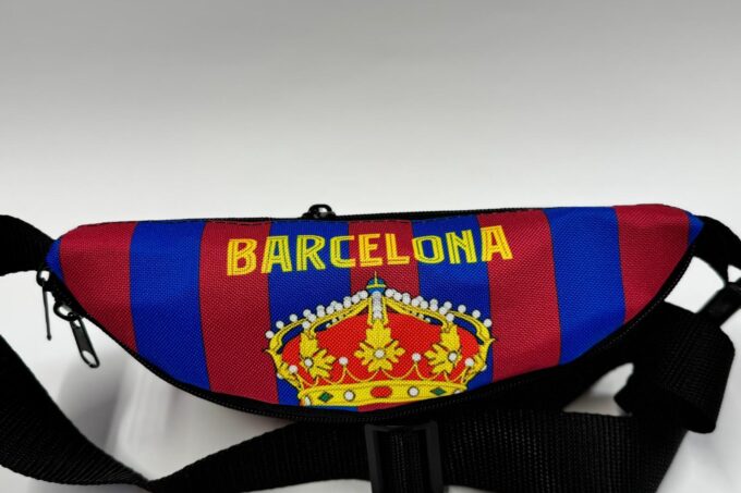 Adrianoss </br> <div class="adrianoss-model"> RAPHINHA </div>