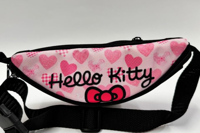 Adrianoss </br> <div class="adrianoss-model"> HELLO KITTY</div>