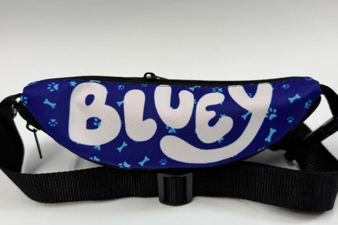 Adrianoss </br> <div class="adrianoss-model"> BLUEY</div>