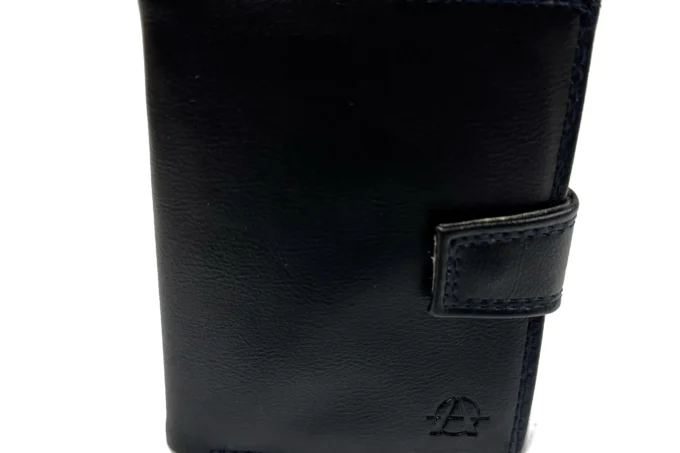 Adrianoss </br> <div class="adrianoss-model"> 14ad </div>