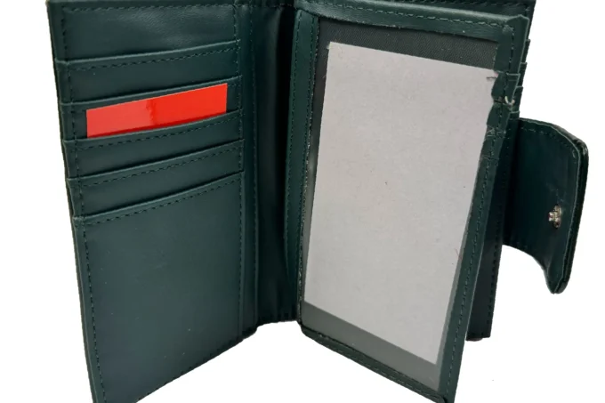 Nicole</br> <div class="adrianoss-model"> 006 </div>