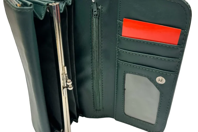 Nicole</br> <div class="adrianoss-model"> 2005-27 </div>