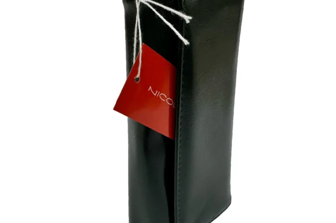 Nicole</br> <div class="adrianoss-model"> 2005-27 </div>