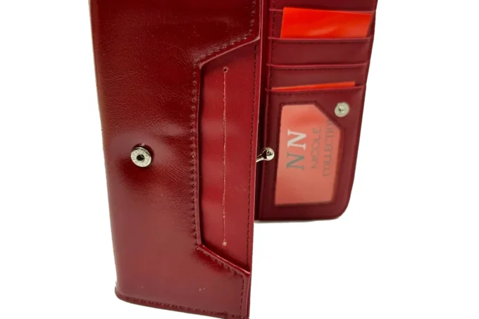 Nicole</br> <div class="adrianoss-model"> 05a-b </div>