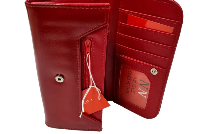 Nicole</br> <div class="adrianoss-model"> 9926 </div>