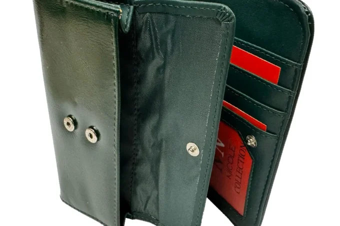 Nicole</br> <div class="adrianoss-model"> 2005-27a </div>