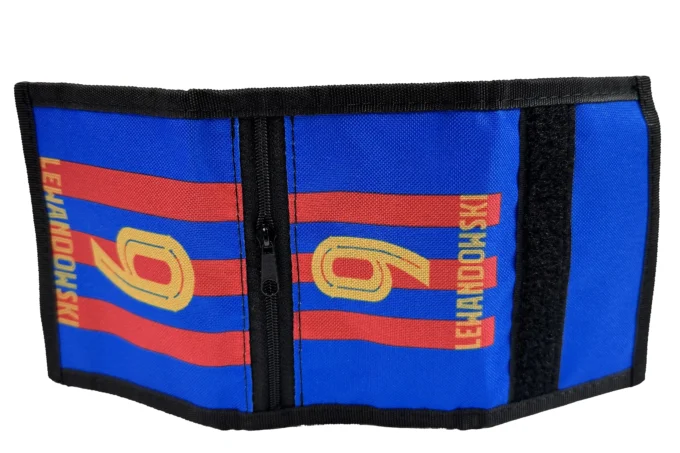 Adrianoss </br> <div class="adrianoss-model"> Lewandowski </div>