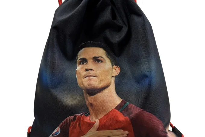 Adrianoss</br> <div class="adrianoss-model"> Ronaldo </div>