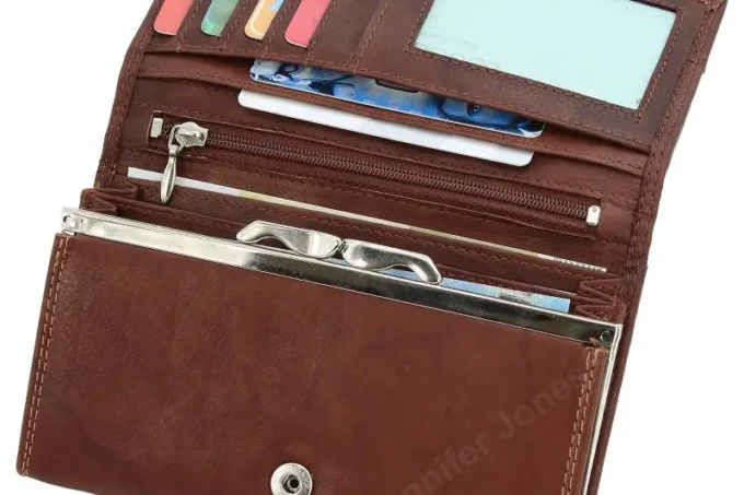 Jennifer Jones </br> <div class="adrianoss-model"> 12131B </div>