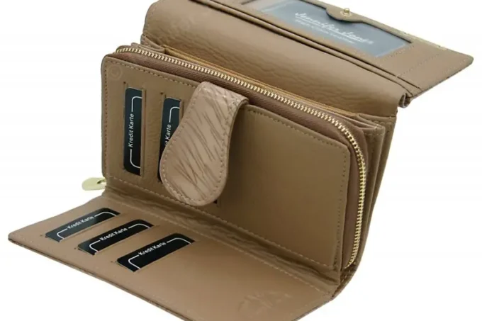 Jennifer Jones </br> <div class="adrianoss-model">5261-11 </div>