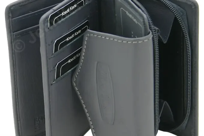 Jennifer Jones </br> <div class="adrianoss-model">528 </div>