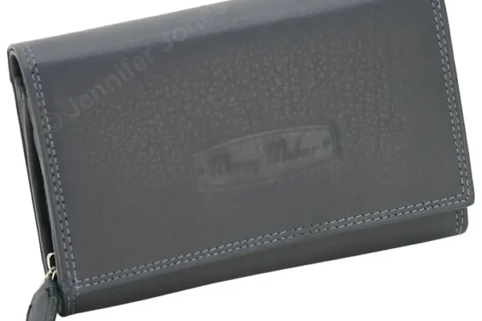 Jennifer Jones </br> <div class="adrianoss-model">12135B </div>