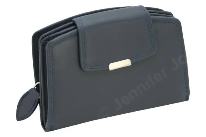 Jennifer Jones </br> <div class="adrianoss-model">12126B </div>