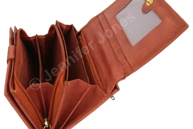 Jennifer Jones </br> <div class="adrianoss-model">12135B </div>