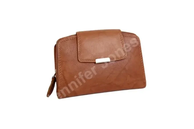 Jennifer Jones </br> <div class="adrianoss-model">12126B </div>