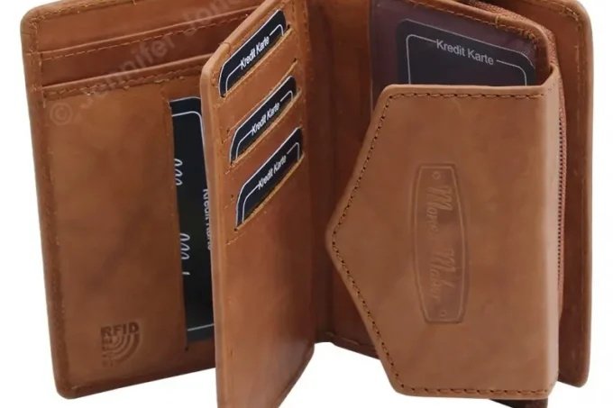 Jennifer Jones </br> <div class="adrianoss-model">528 </div>