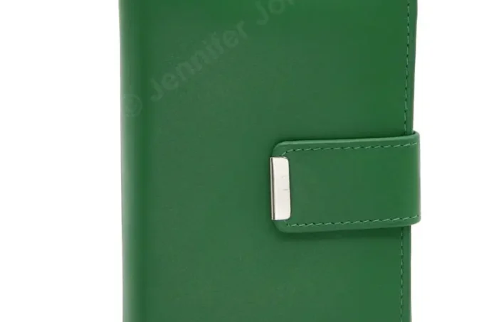 Jennifer Jones </br> <div class="adrianoss-model">509B </div>