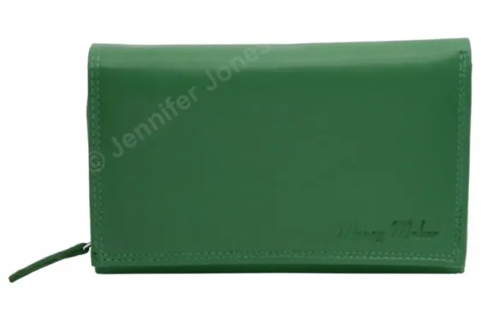 Jennifer Jones </br> <div class="adrianoss-model">12135B </div>