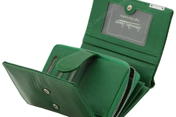 Jennifer Jones </br> <div class="adrianoss-model">5261-2 </div>