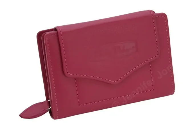 Jennifer Jones </br> <div class="adrianoss-model">528 </div>