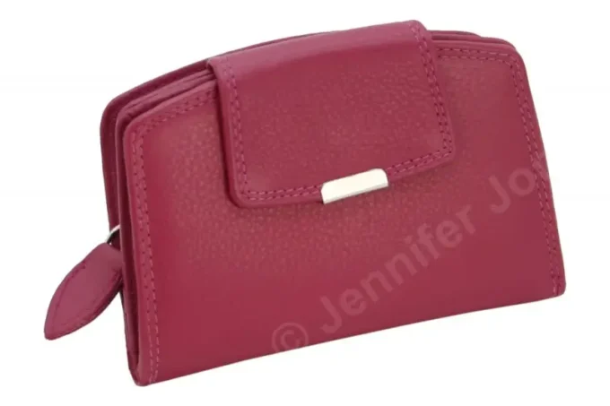 Jennifer Jones </br> <div class="adrianoss-model">12126B </div>