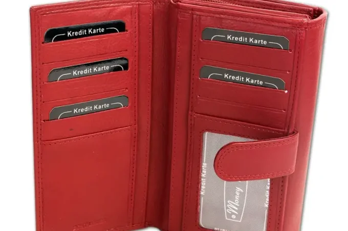 Jennifer Jones </br> <div class="adrianoss-model">12137B </div>