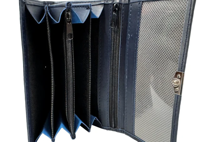 Adrianoss </br> <div class="adrianoss-model"> ADM </div>