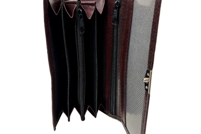 Adrianoss </br> <div class="adrianoss-model"> ADM </div>