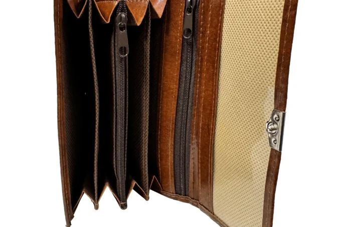 Adrianoss </br> <div class="adrianoss-model"> ADM </div>