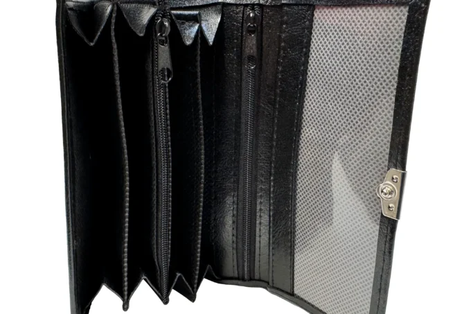 Adrianoss </br> <div class="adrianoss-model"> ADM </div>